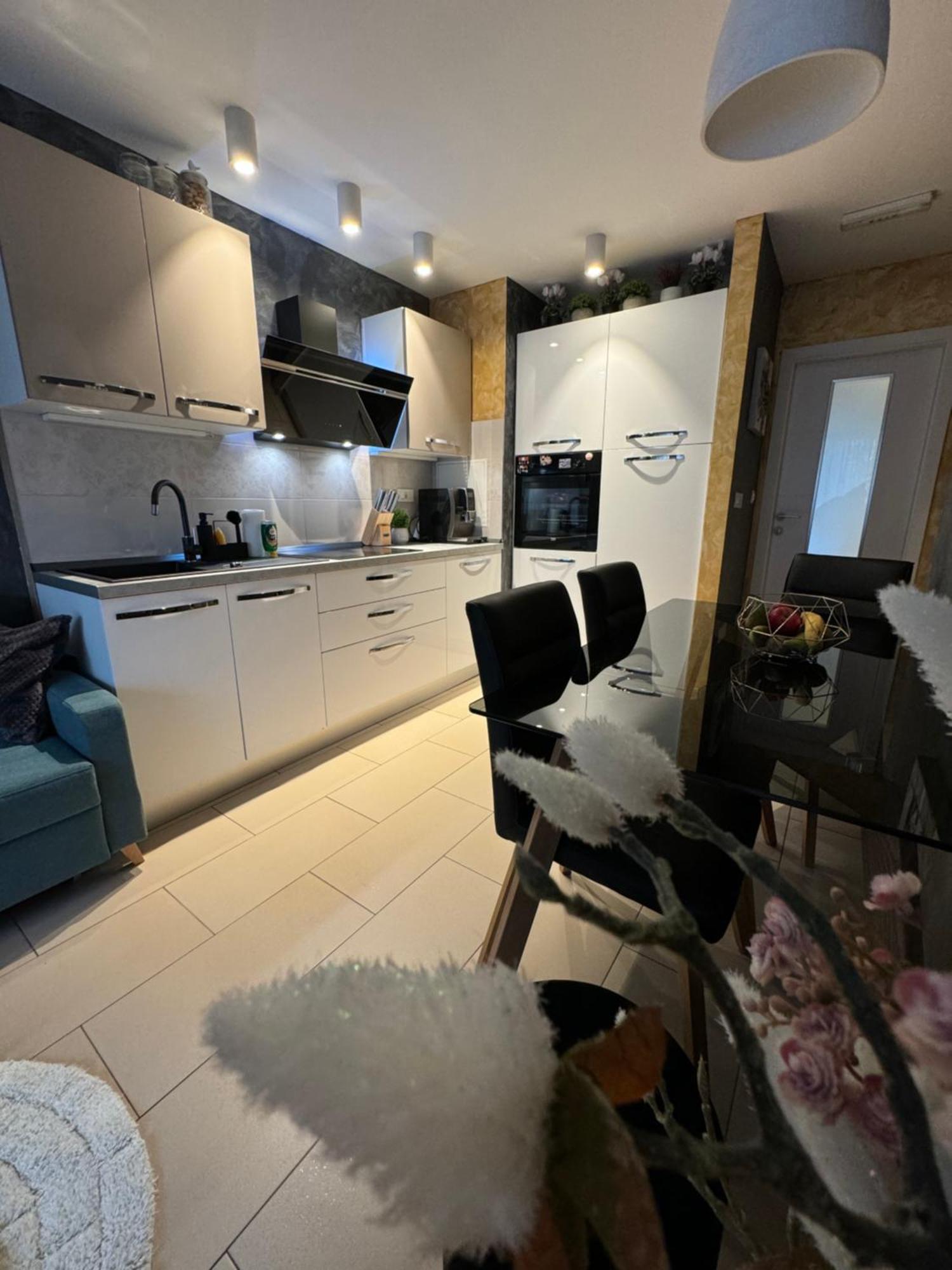 Apartment Astra With Private Parking Split Luaran gambar
