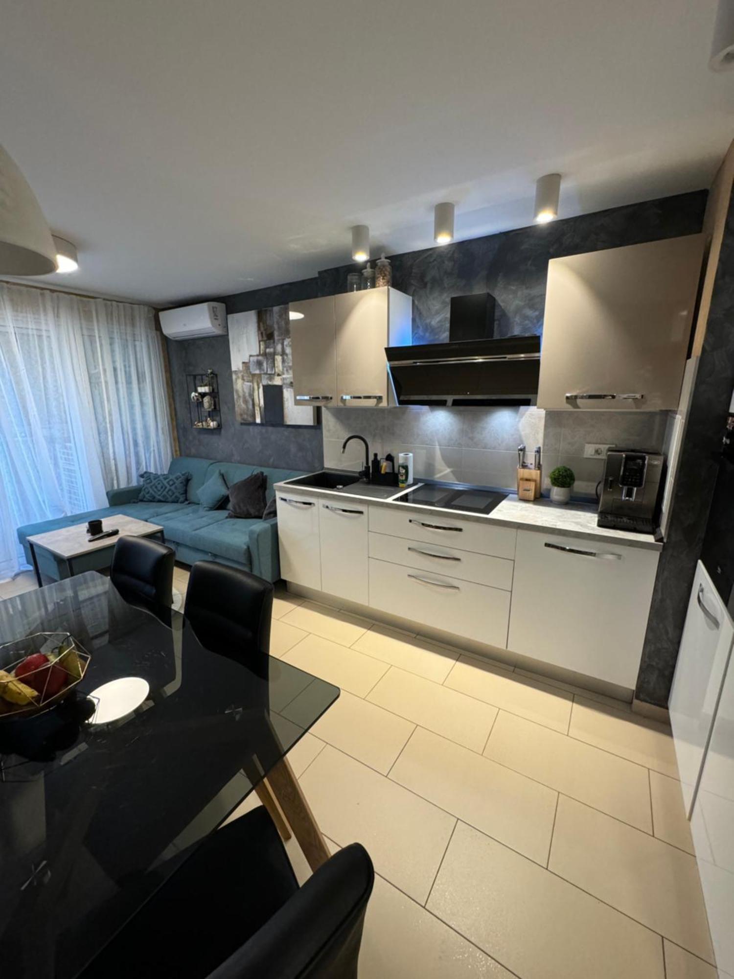Apartment Astra With Private Parking Split Luaran gambar